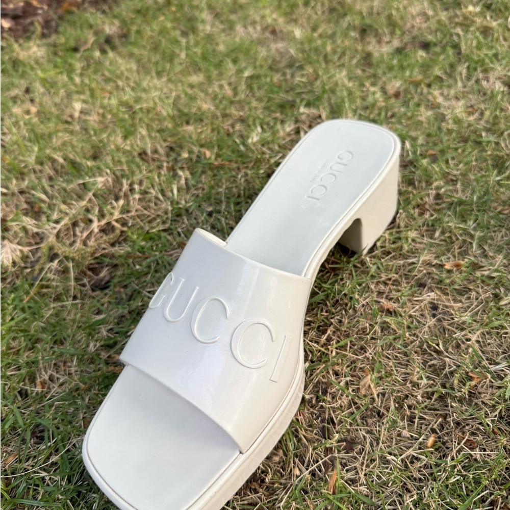 Women's GUCCI white Glossy Rubber Block Heel Slide Jelly Sandals Sz EU 40 - Picture 6 of 13